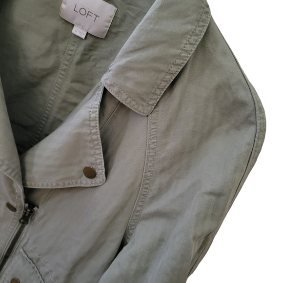 ⭐️LOFT Light Green Jacket - Picture 4 of 6